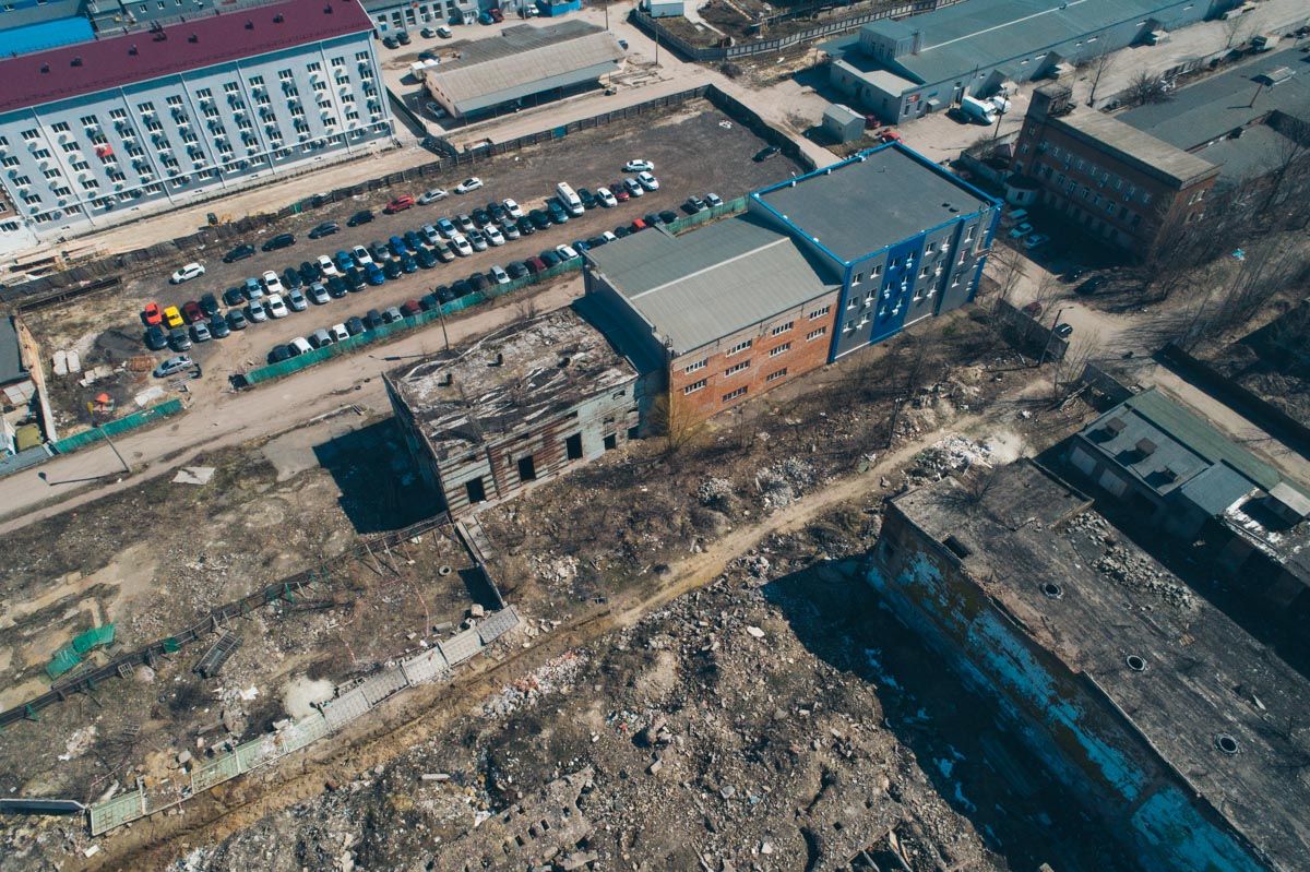 Мільйони з бюджету замість боєприпасів пішли на купівлю покинутого заводу в Боснії
