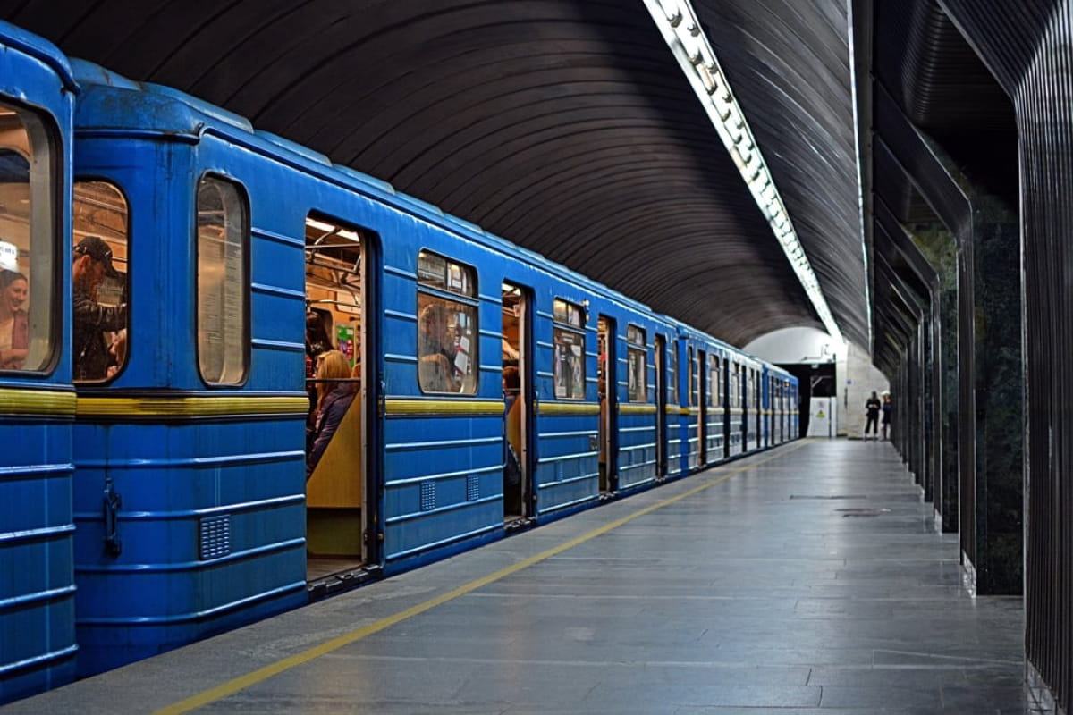 У Києві 24 лютого відзначатимуть третю річницю повномасштабного вторгнення: закриють станцію метро “Майдан Незалежності”