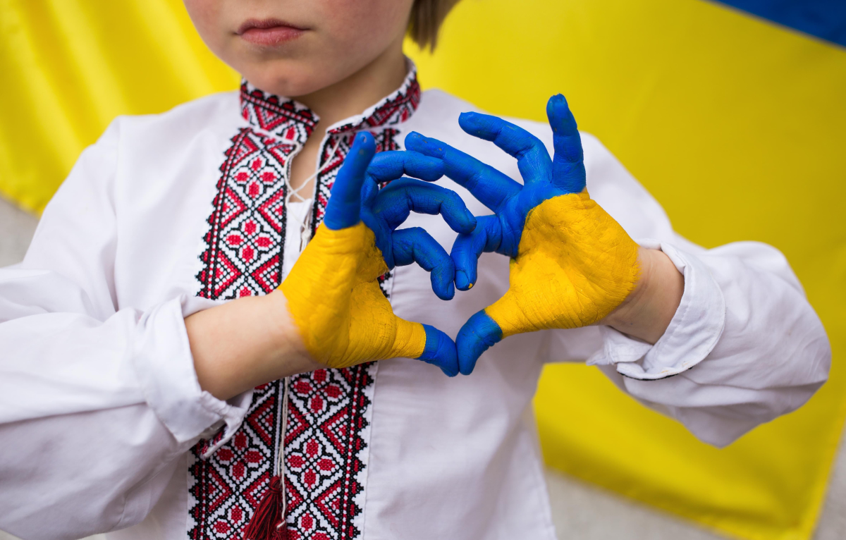 Свята травня 2025: коли в Україні День матері, вишиванки та інші важливі дати
