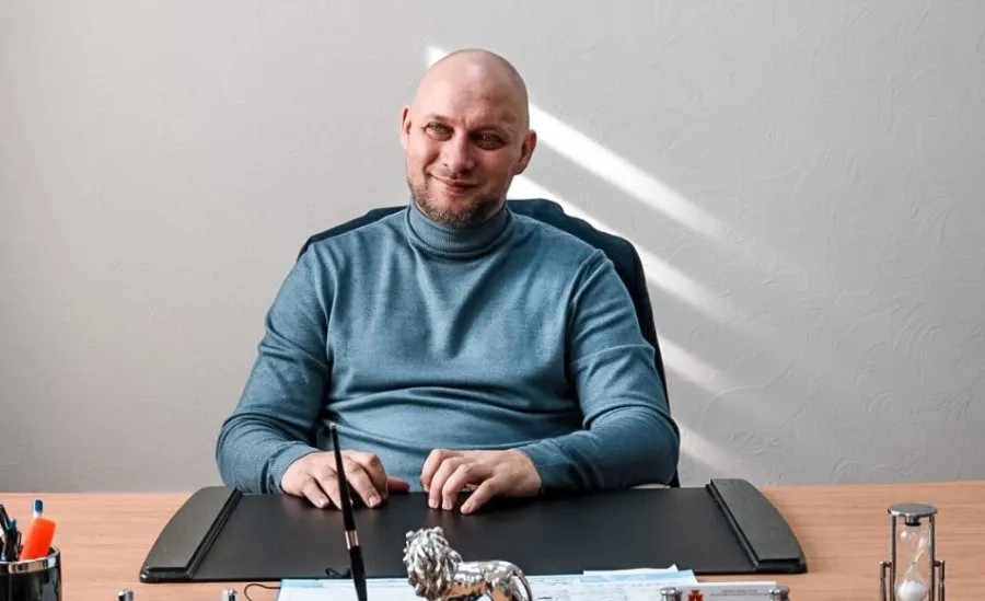 Мільйони повз декларацію: як одеський чиновник зховав розкіш за копійчаною зарплатою
