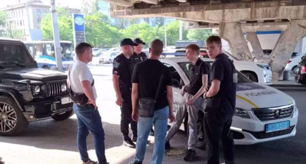 Фігурант смертельної ДТП у Дніпрі продовжує їздити за кермом — попри домашній арешт