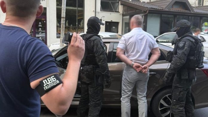 Полковник Служби судової охорони вимагав хабар за допомогу у влаштуванні на роботу