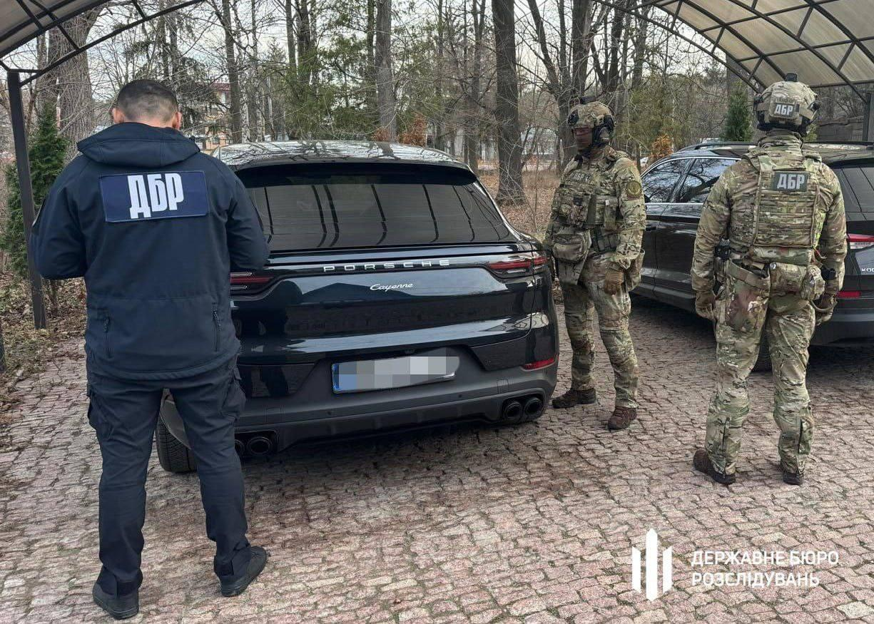 За що затримали заступника з «Лісів України»: автопарк, квартири і фіктивне розлучення