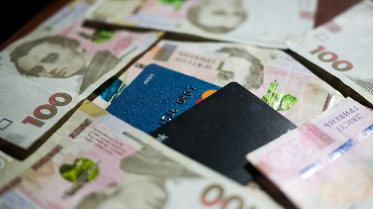 Судді та прокурори отримують пенсії до 390 тисяч, а більшість українців виживає на 5800
