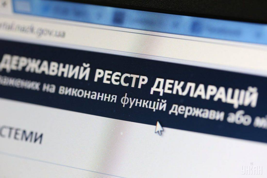 НАЗК: у кожній третій перевіреній декларації чиновників знайшли мільйонні розбіжності