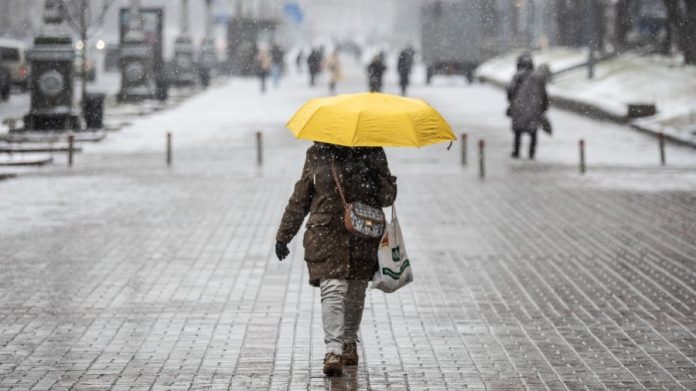 Погіршення погодних умов в Україні: дощі та мокрий сніг вже 19 жовтня Погіршення погодних умов в Україні: дощі та мокрий сніг вже 19 жовтня