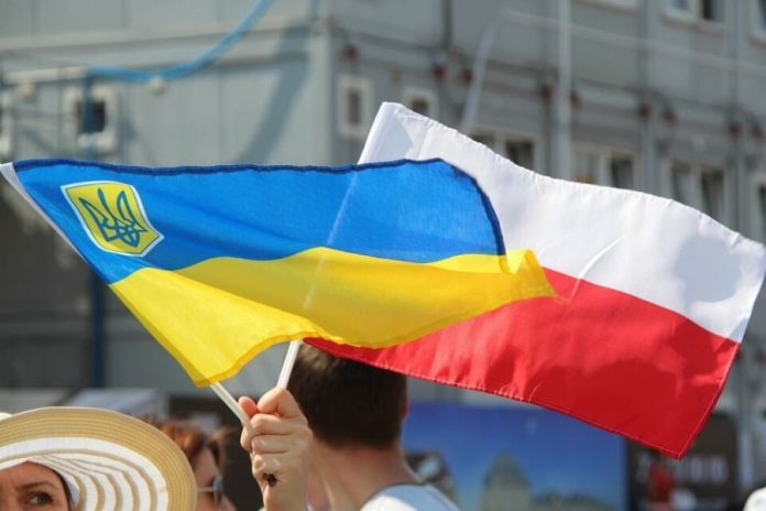 Українки, які виїхали до Польщі через війну та економічні складнощі: нові можливості та виклики Українки, які виїхали до Польщі через війну та економічні складнощі: нові можливості та виклики