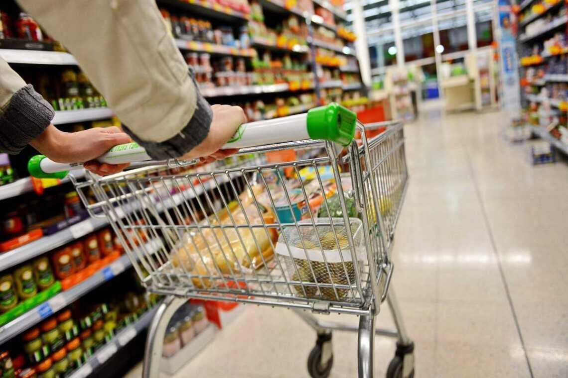 В Україні фрукти й овочі впали в ціні майже на 11% — але деякі товари дорожчають