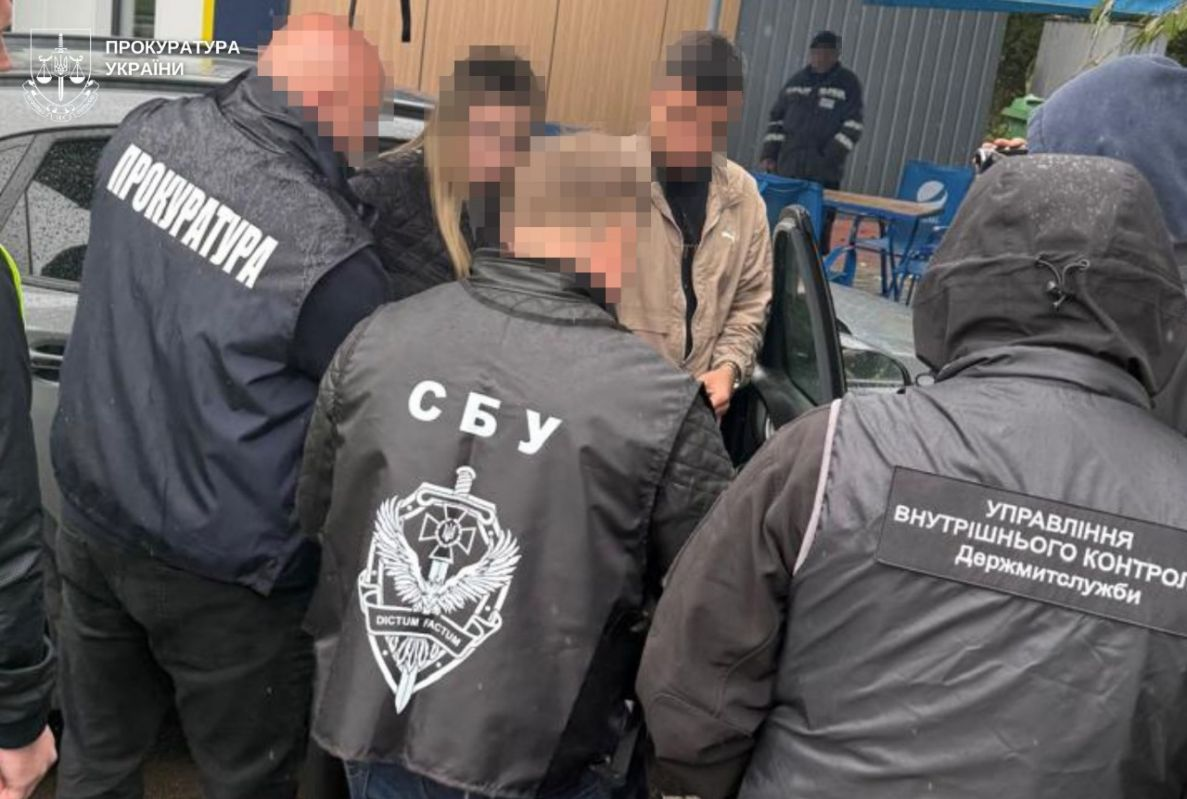 Інспектор Львівської митниці затриманий за $15 тис. хабара — оформлював контрабанду брендових прикрас