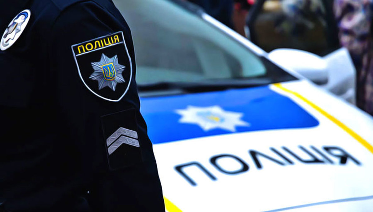 Поліція розшукує зловмисників, які зіпсували меморіал у гімназії Кривого Рогу