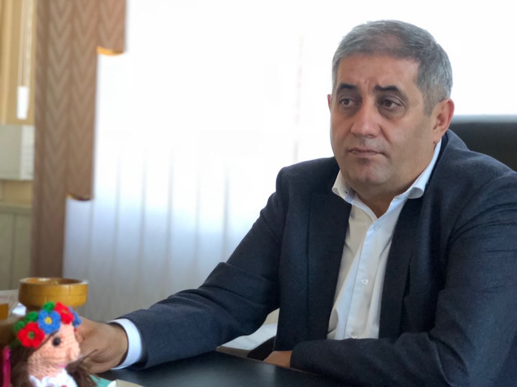 Голова фракції «Слуги народу» в Черкасах записав елітні авто на доньку, маючи підозру від НАЗК