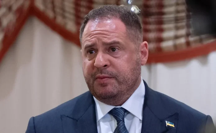 У ЗМІ з’явилися дані про підготовку документів для можливого виїзду Андрія Єрмака