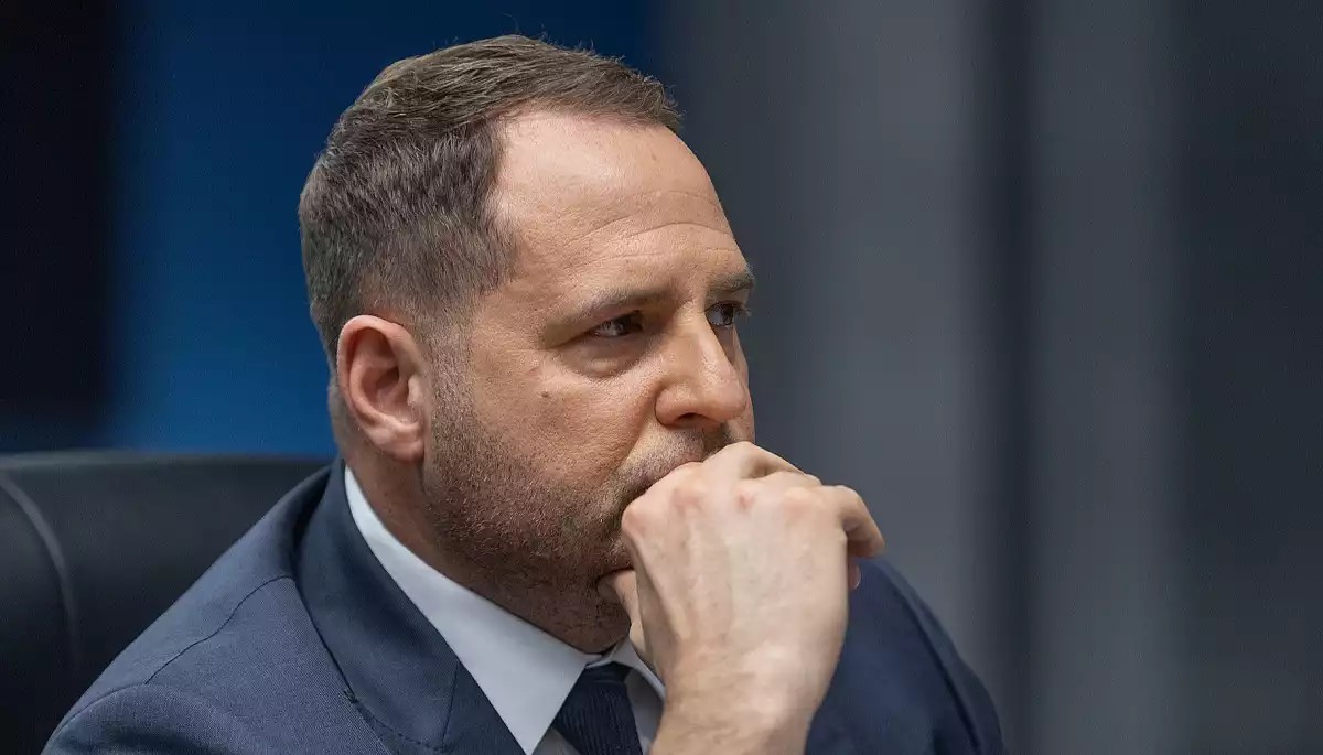 Чиновники з орбіти Єрмака йдуть у відставку перед врученням підозр