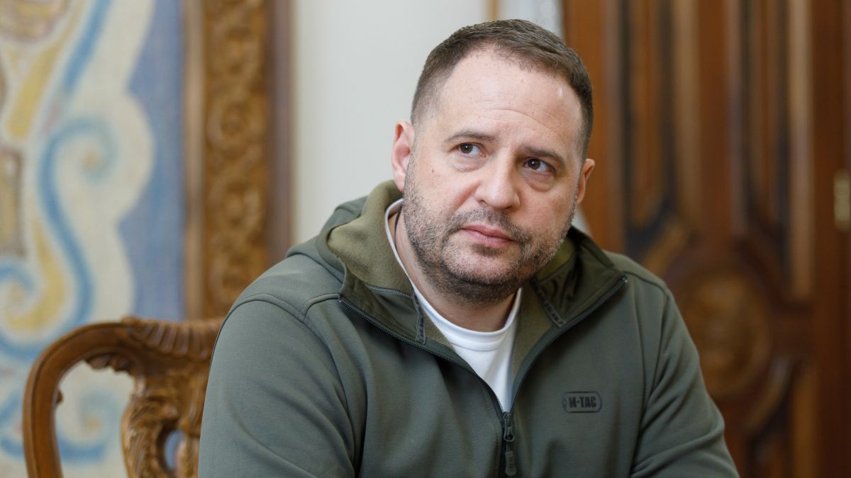 Єрмак продовжує контактувати з президентом після відставки