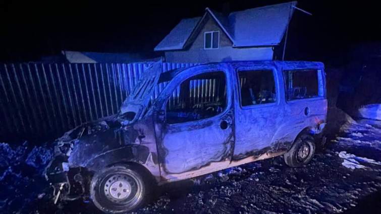 На Прикарпатті 19-річний хлопець підпалив автомобіль, щоб зігрітися