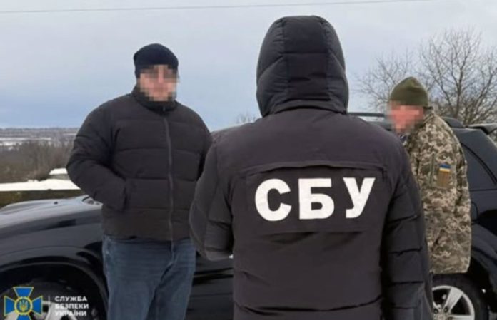 Незаконна схема виїзду за кордон: на Івано-Франківщині викрито посадовців ТЦК