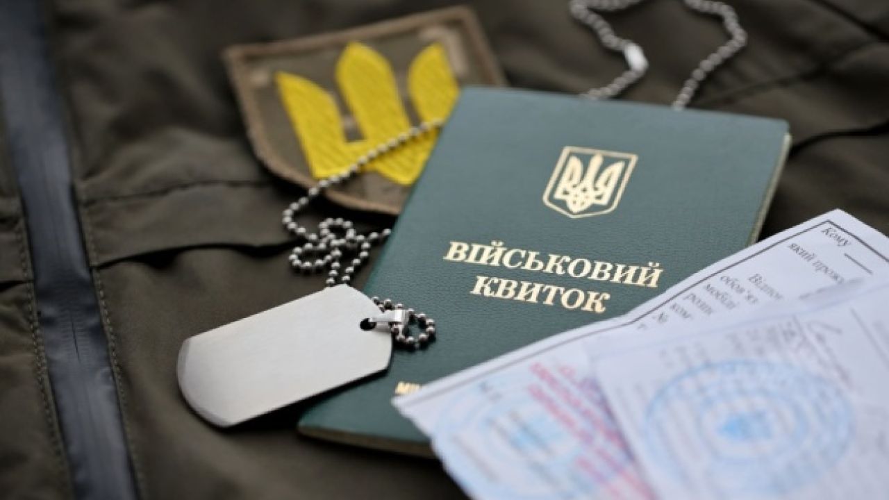 Чиновниця пробації вимагала гроші у ветерана з трьома контузіями