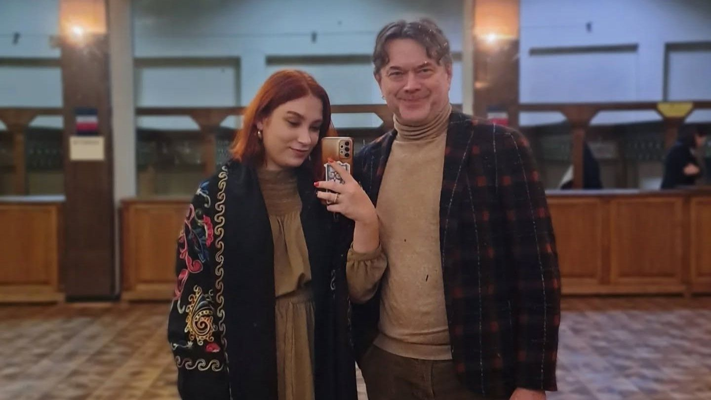 Актор Остап Ступка та його молода кохана влаштували домашню фотосесію в піжамах
