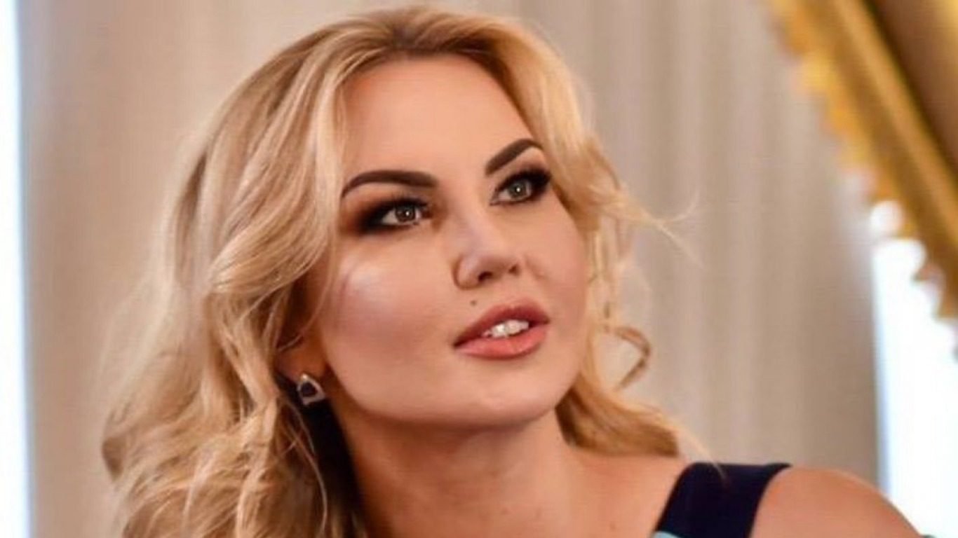 Співачка Камалія показала фігуру у відео просто на снігу