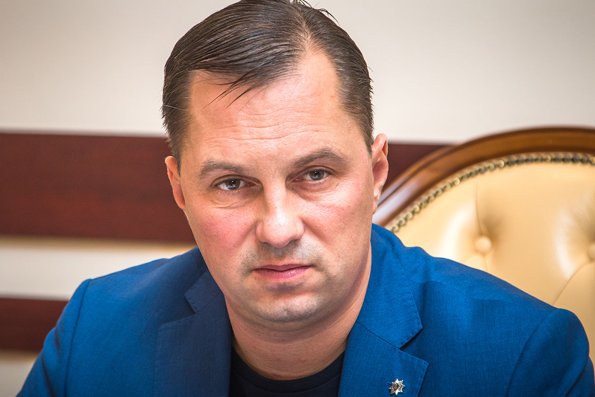 Ексочільника поліції Одеської області звільнили від відповідальності у справі про контрафакт