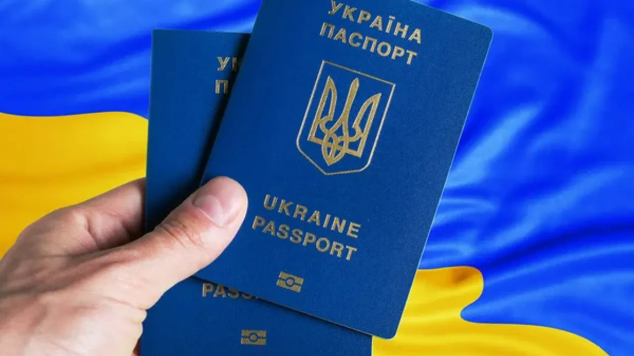Українцям нагадали, коли необхідно оформлювати новий закордонний паспорт