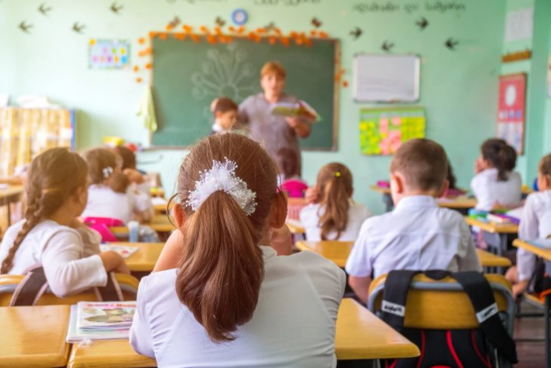 Київські школи планують продовжити очне навчання попри складну ситуацію в енергетиці