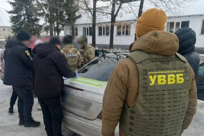 На Рівненщині викрито організовану схему незаконного переправлення чоловіків за кордон