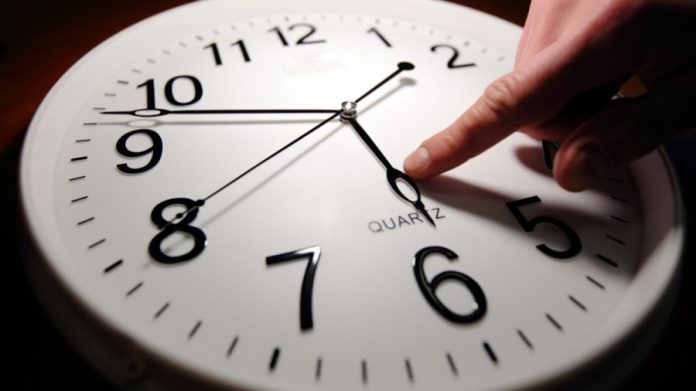 Переведення годинників в Україні: що очікувати навесні