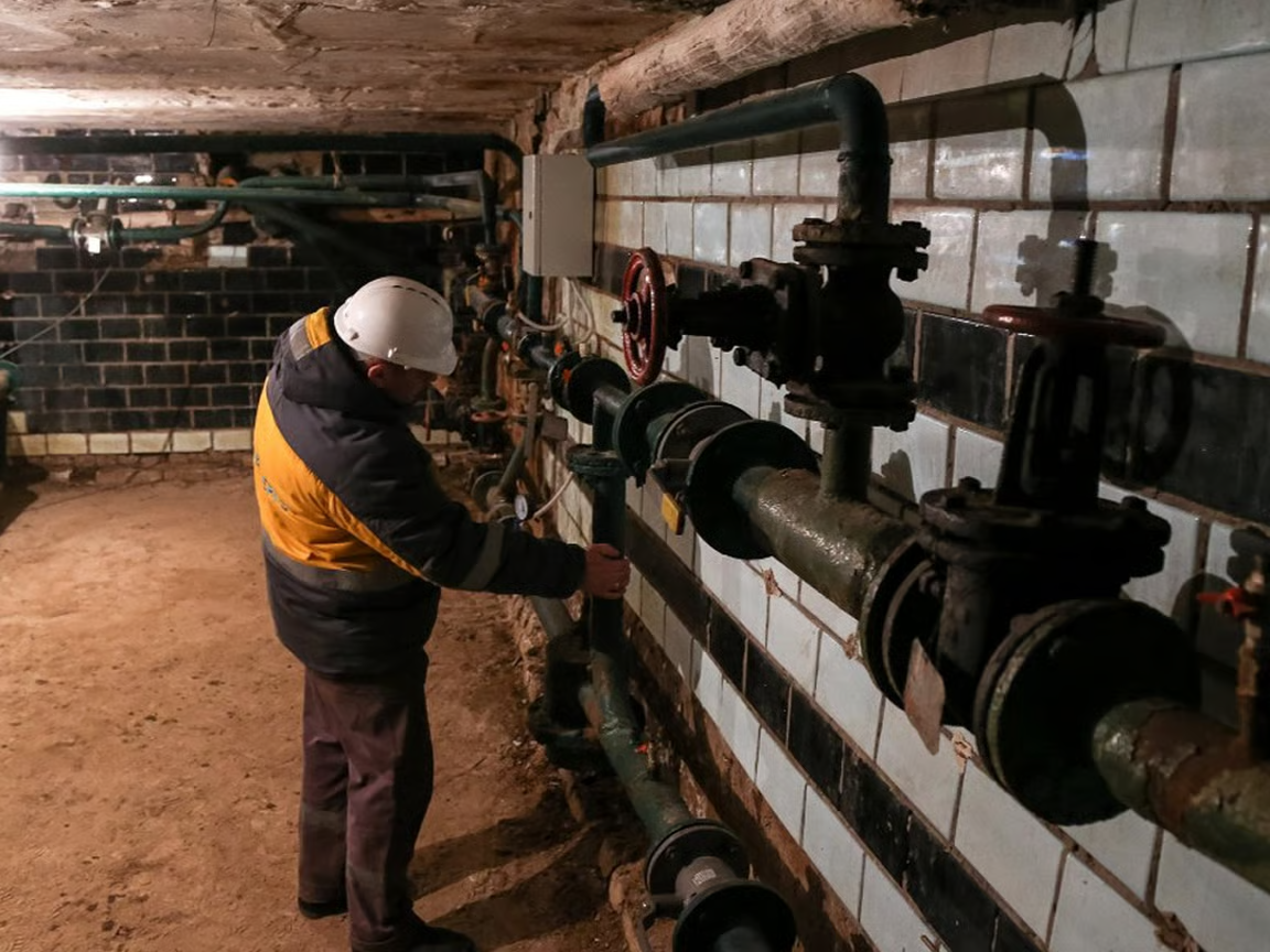 Хто має платити за розірвані труби опалення у будинку