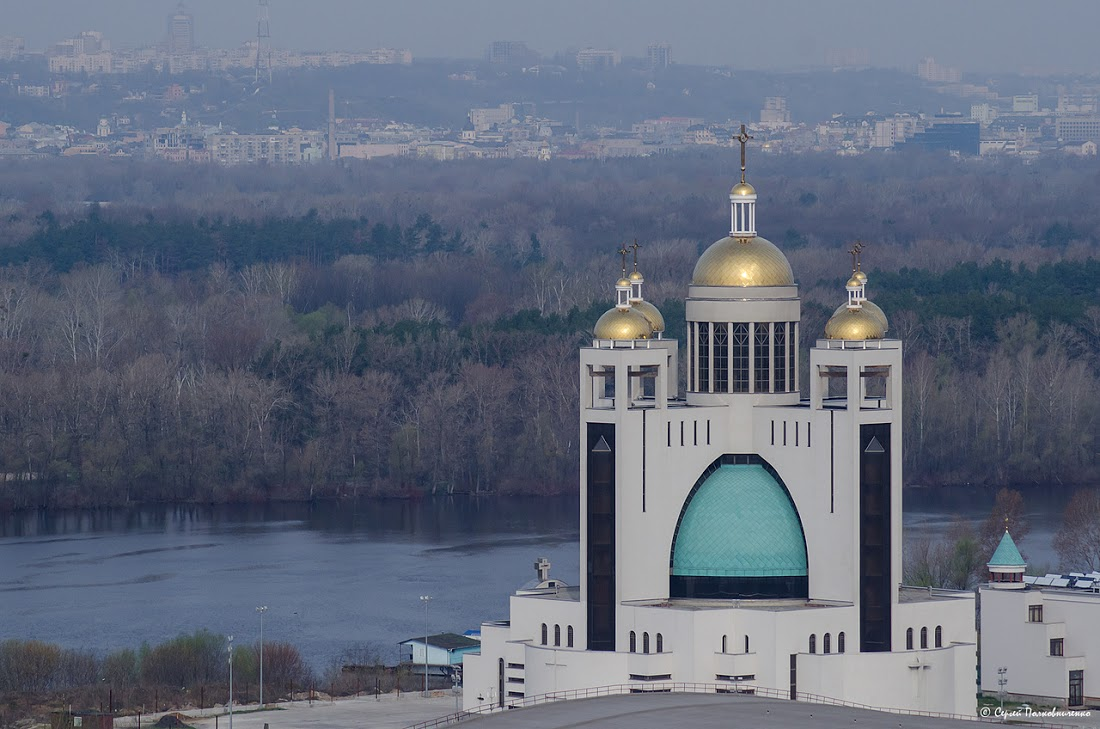 Яке свято відзначають в Україні 13 лютого та що не рекомендують робити цього дня