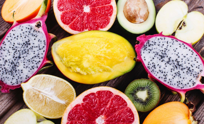 Корисні властивості фруктів: скільки та коли їх вживати для здоров’я