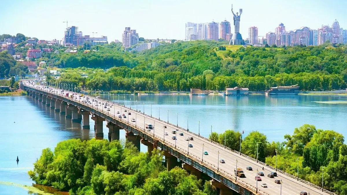 Голова Деснянської РДА опублікував інструкцію перетину мосту Патона з готовністю до евакуації