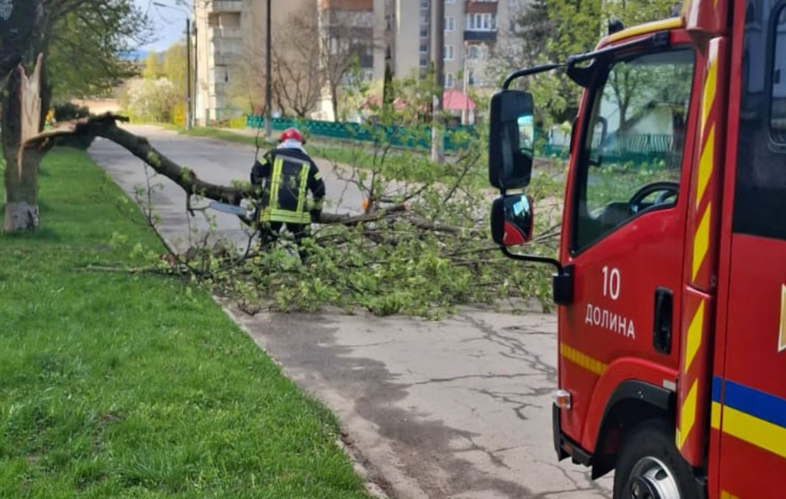 Буревій в Україні: є загиблі, сотні міст і сіл без світла