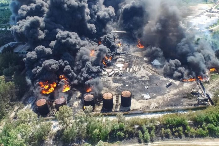 Кремль висловлює занепокоєння через атаки на нафтопереробні об’єкти в Туапсе