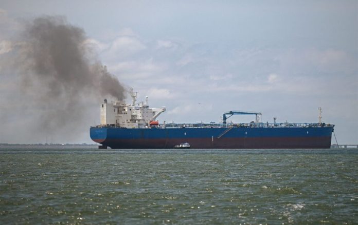 Танкер під артобстрілом: деталі події поблизу Ормузької протоки