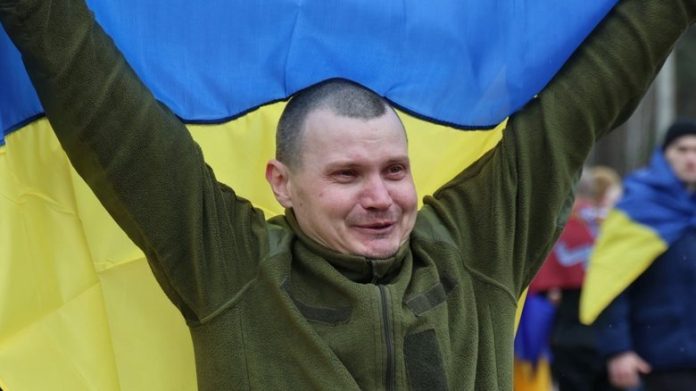 В Україні відбувся обмін полоненими: додому повернулися 175 військових та 7 цивільних