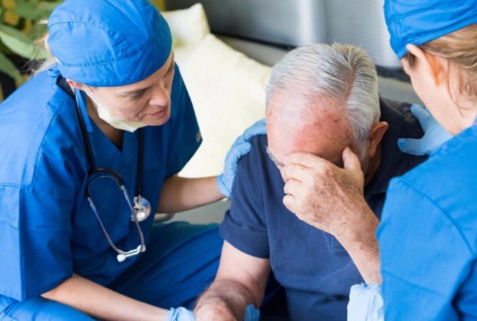 Як розпізнати інсульт та врятувати життя: поради медиків