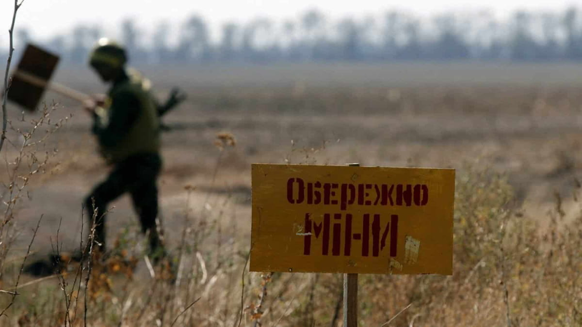 У Херсонській області викрили схему розкрадання на розмінуванні земель