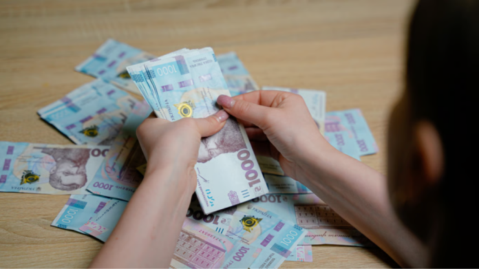 Зростання зарплат в Україні: дефіцит кадрів підштовхує до нових рекордів