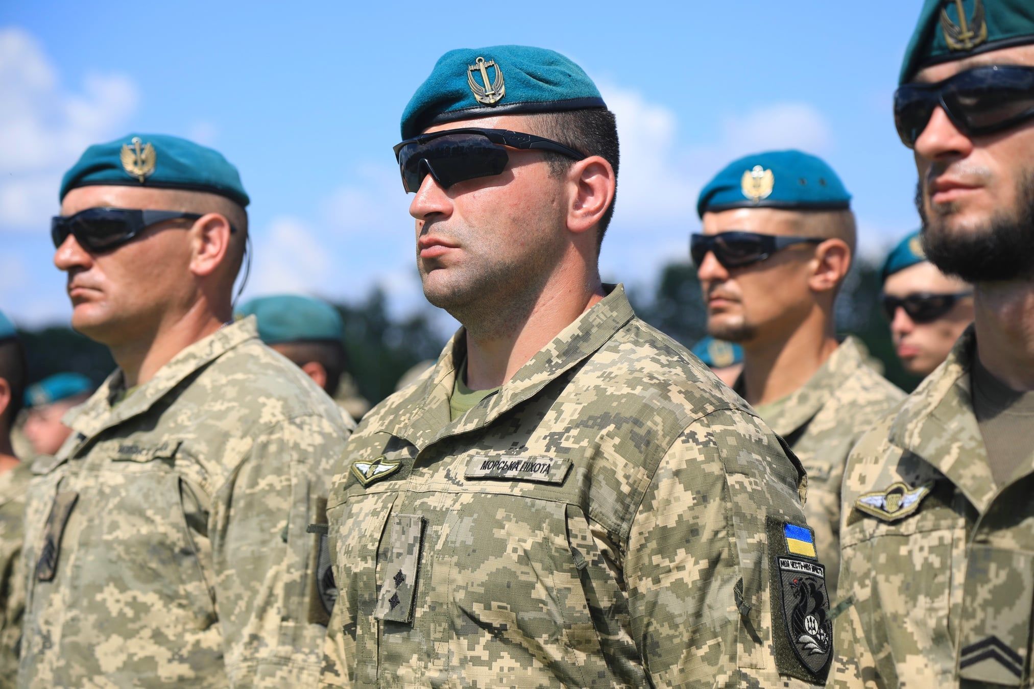 «Там, де найважче — саме морпіхи стають стіною»: Сирський привітав морську піхоту зі святом