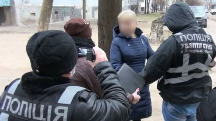 Суд у Запоріжжі виніс вирок матері, яка експлуатувала сина для жебракування