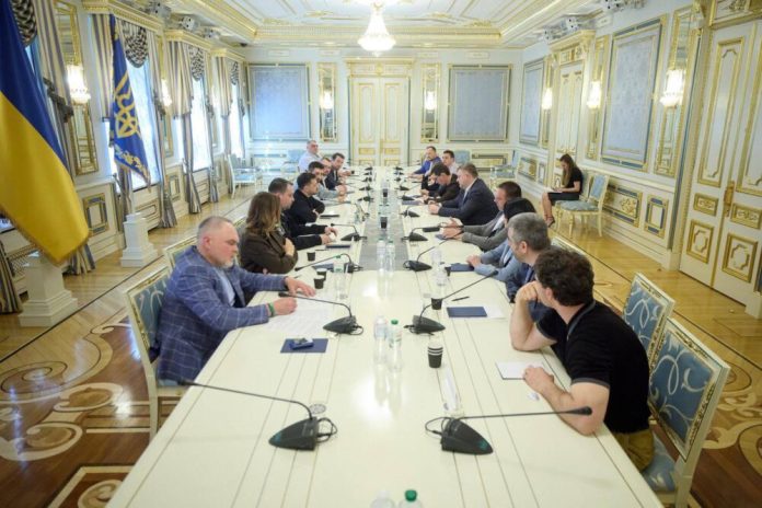 Зустріч Зеленського з монобільшістю: акцент на ЄС та безпеку