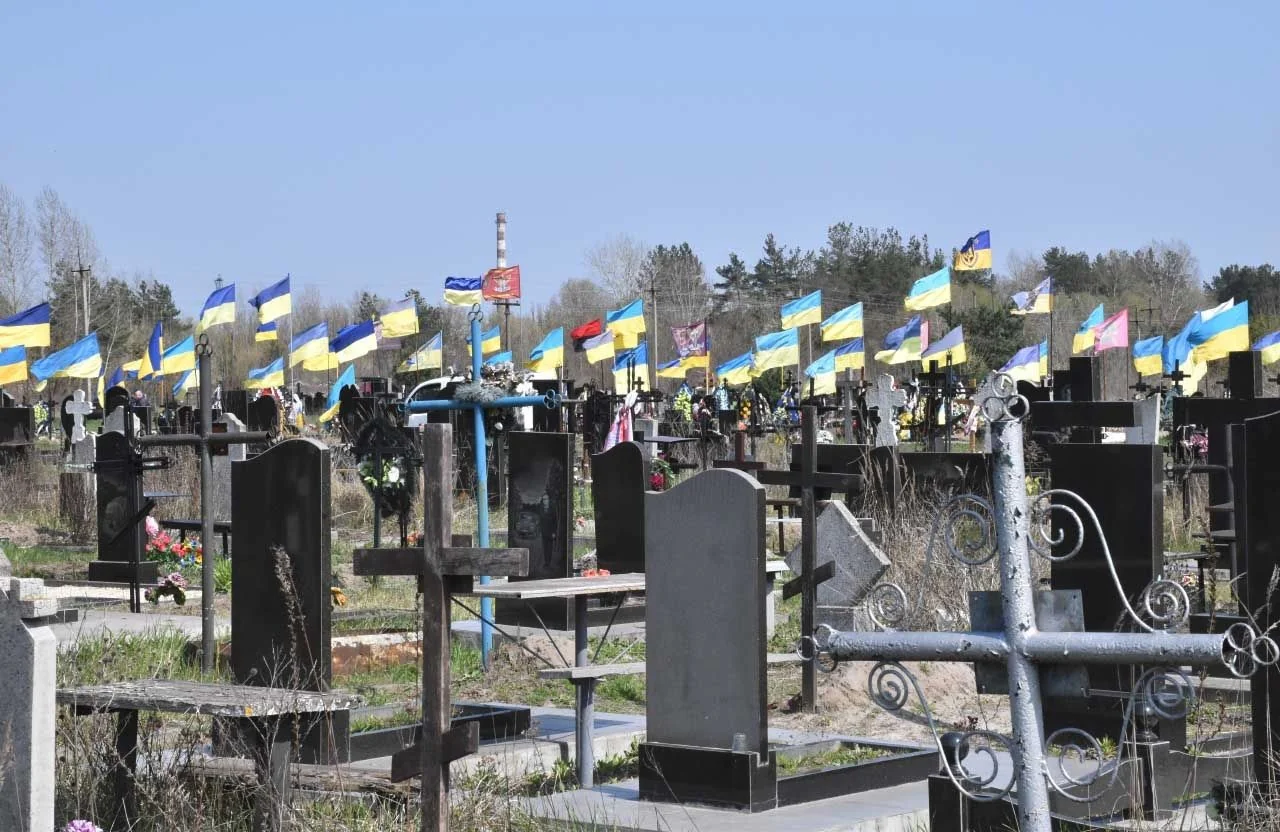 Мільйони на могилах Героїв: у Полтаві спалахнув цинічний скандал навколо меморіалу полеглим захисникам