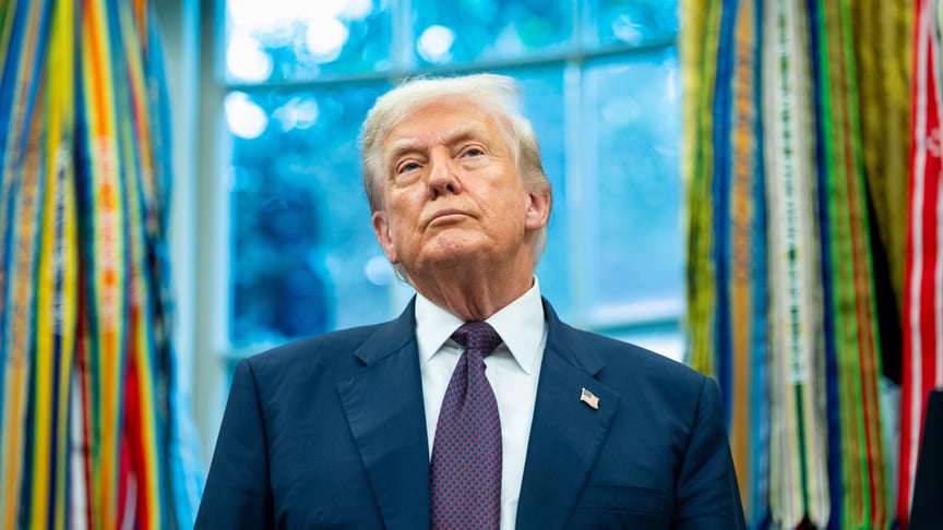 Трамп пригрозив Франції 100% митами на вино