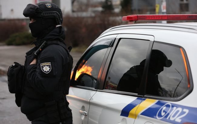Стрілянина в Києві: поліція затримала агресивного чоловіка з вогнепальною зброєю