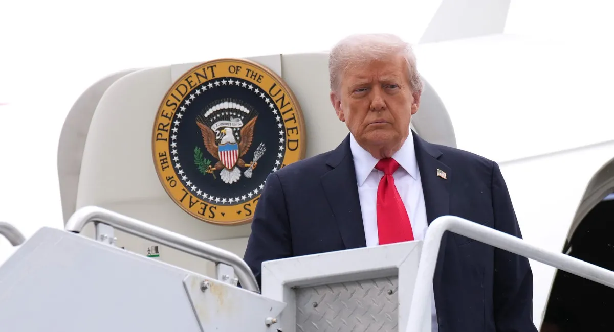 Трамп таємно змінив літак після саміту НАТО: через погрозу з боку Ірану