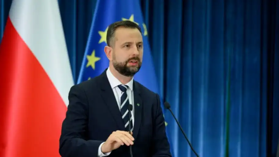 «Усі молоді українці мають повернутися»: міністр оборони Польщі зробив гучну заяву про мобілізацію та депортацію