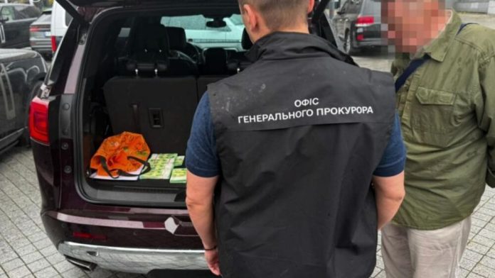 Хабарі на дронах: радниця ТПП та її син підозрюються у корупції на €100 тисяч