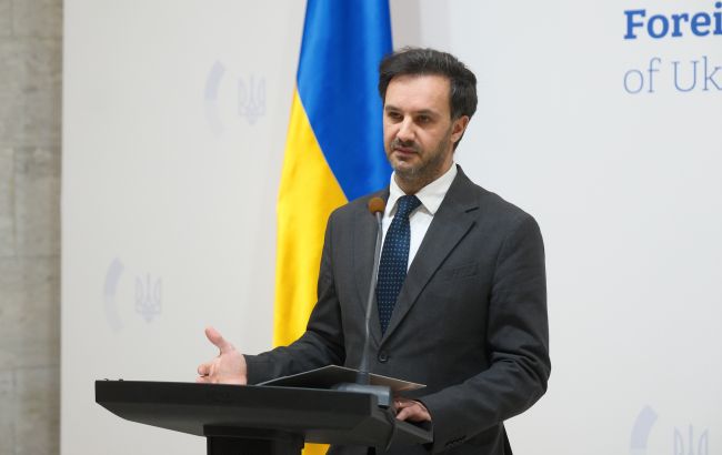 Провокація проти України та Польщі: у Кракові викрали барельєф із могили Богдана Лепкого