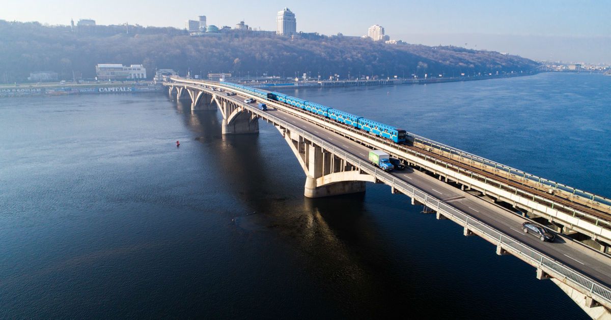Транспортний колапс на носі: ремонт аварійного мосту Метро в Києві оцінили в космічні мільярди